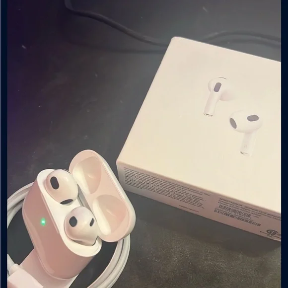 Apple AirPods with Wireless Charging Case - White